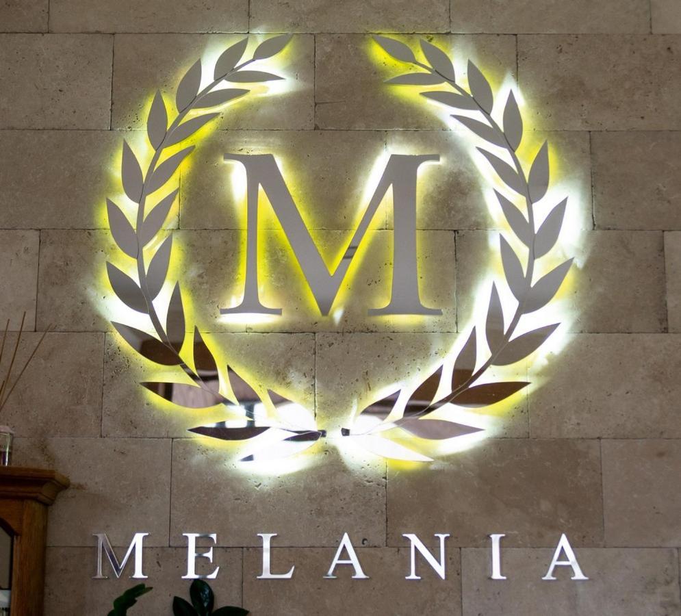 Hotel Melania Umanʼ Exteriér fotografie